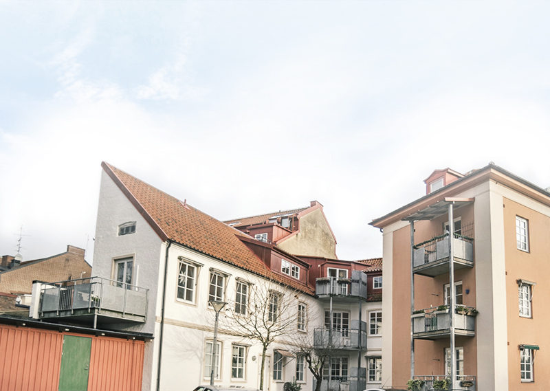 Ställ dig i bostadskö och sök lediga lägenheter